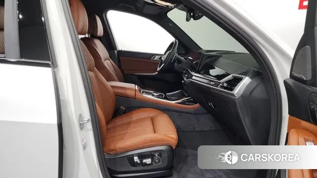 BMW X7 (G07) 2024 Белый из Кореи, фото 2