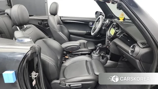 Mini Cooper Convertible 2019 Черный из Кореи, фото 2