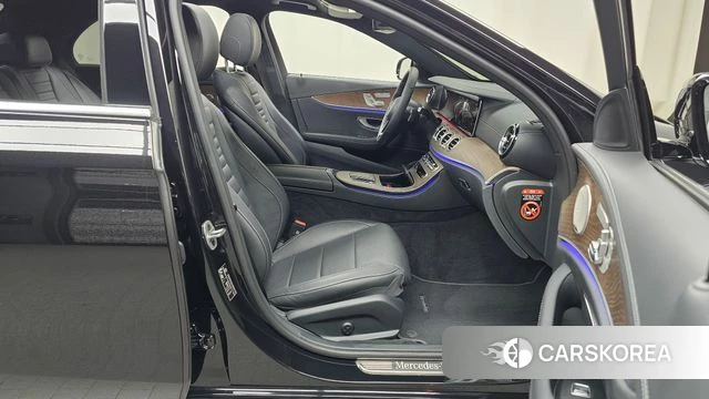 Mercedes-Benz E-Class W213 2023 Черный из Кореи, фото 2