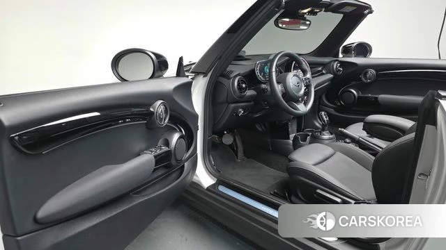 Mini Cooper Convertible 2024 Белый из Кореи, фото 2