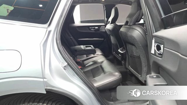 Volvo XC60 second Generation 2019 Светло-серебряный цвет из Кореи, фото 2