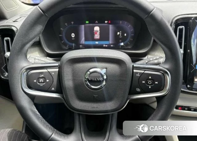 Volvo XC40 2023 Белый из Кореи, фото 2