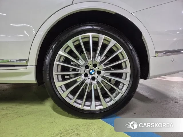 BMW X7 (G07) 2025 Белый из Кореи, фото 2