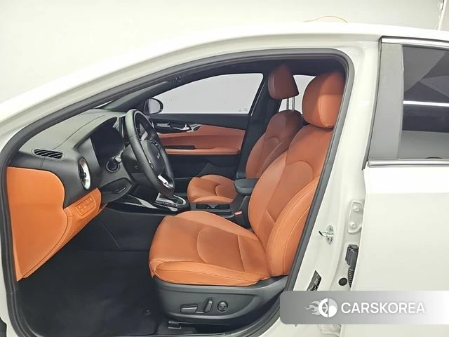 Kia The New K3 2nd generation 2021 Белый из Кореи, фото 2
