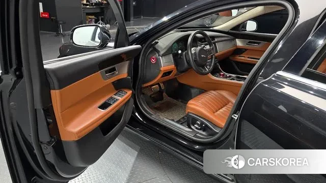 Jaguar XF (X260) 2019 Черный из Кореи, фото 2