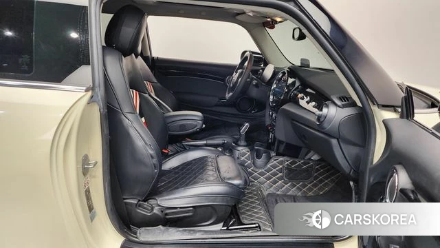 Mini Cooper S 2022 Жемчужный цвет из Кореи, фото 2