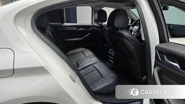 BMW 5 Series (G30) 2018 Белый из Кореи, фото 2