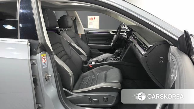 Volkswagen Arteon 2022 Серебристо-серый из Кореи, фото 2