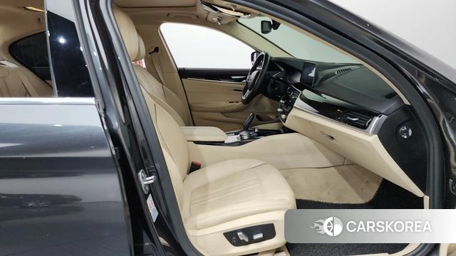 BMW 5 Series (G30) 2019 Серый из Кореи, фото 2