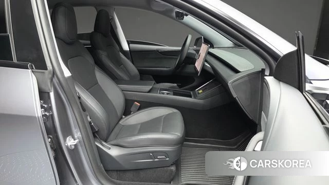 Tesla Model Y 2025 Серебристо-серый из Кореи, фото 2