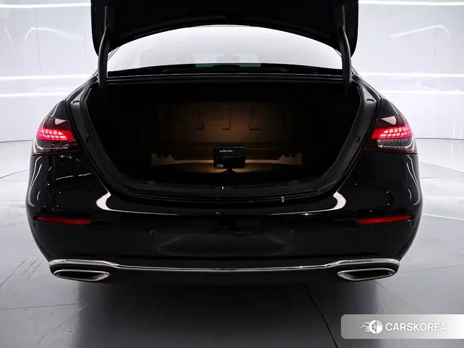 Mercedes-Benz E-Class 2022 Черный из Китая, фото 2