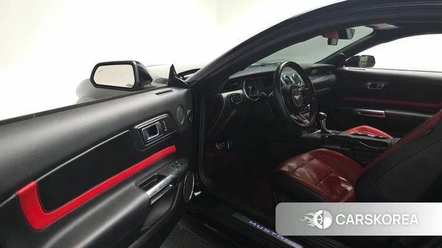 Ford Mustang 2022 Черный из Кореи, фото 2