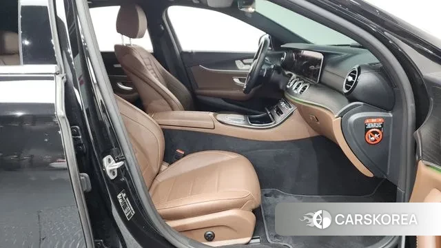 Mercedes-Benz E-Class W213 2022 Черный из Кореи, фото 2