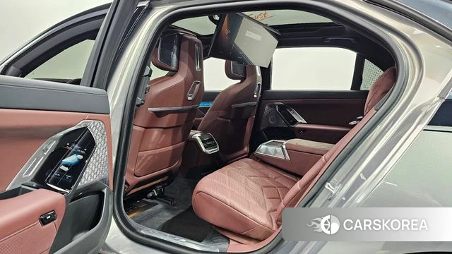 BMW 7 Series (G70) 2024 Серый из Кореи, фото 2