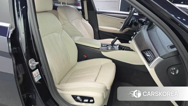 BMW 5 Series (G30) 2020 Черный из Кореи, фото 2
