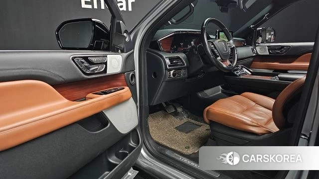 Lincoln Navigator 4th generation 2021 Серебристо-серый из Кореи, фото 2