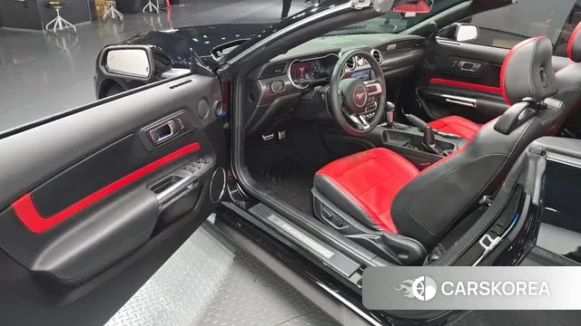 Ford Mustang 2022 Черный из Кореи, фото 2