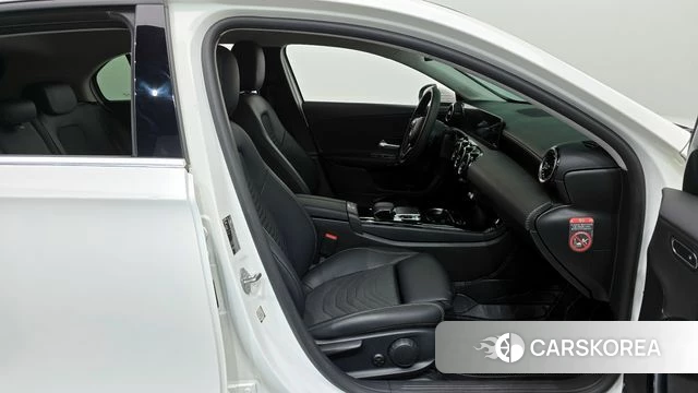 Mercedes-Benz A-Class W177 2019 Белый из Кореи, фото 2