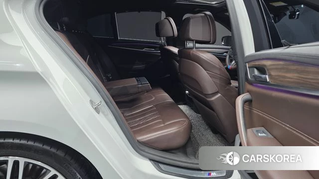 BMW 5 Series (G30) 2019 Белый из Кореи, фото 2