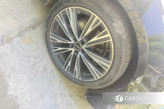 Audi A6L 2022 Черный из Китая, фото 2