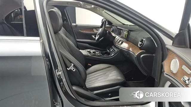 Mercedes-Benz E-Class W213 2020 Серый из Кореи, фото 2