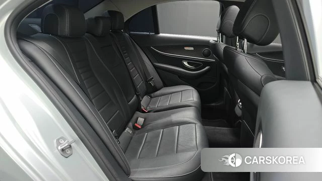 Mercedes-Benz E-Class W213 2018 Серебряный из Кореи, фото 2