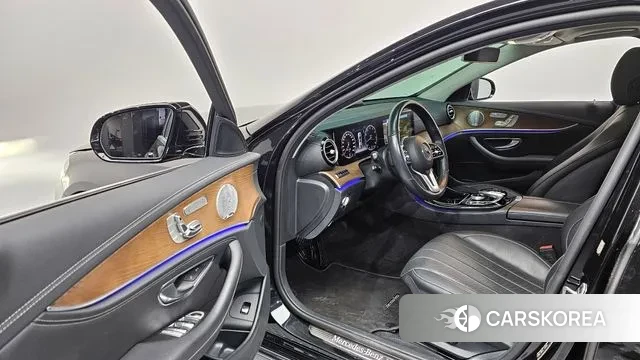 Mercedes-Benz E-Class W213 2019 Черный из Кореи, фото 2