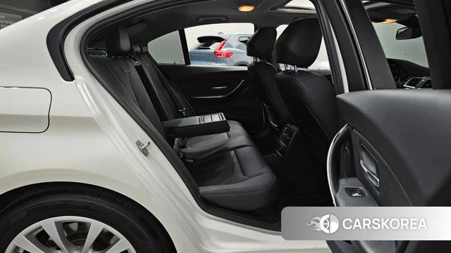 BMW 3 Series (F30) 2018 Белый из Кореи, фото 2