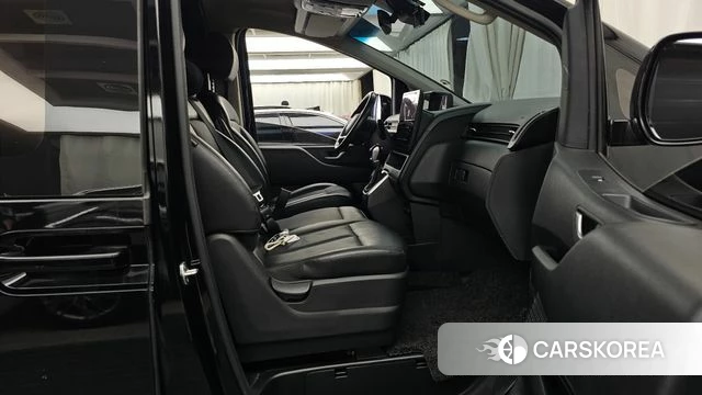 Hyundai Staria 2021 Черный из Кореи, фото 2