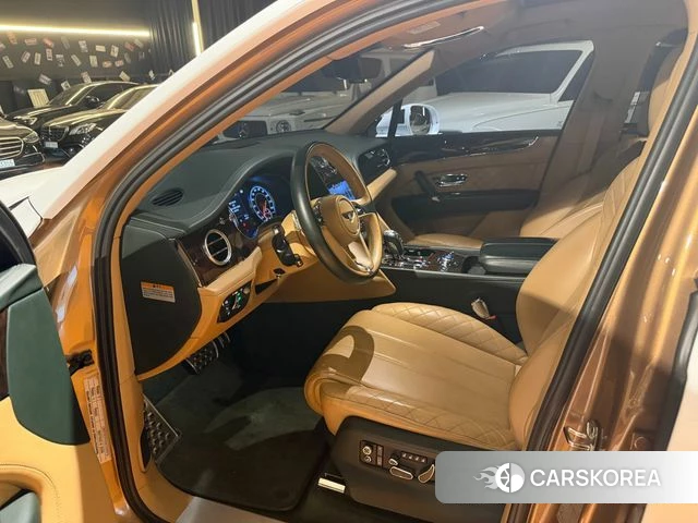 Bentley Bentayga 2018 Коричневый из Кореи, фото 2