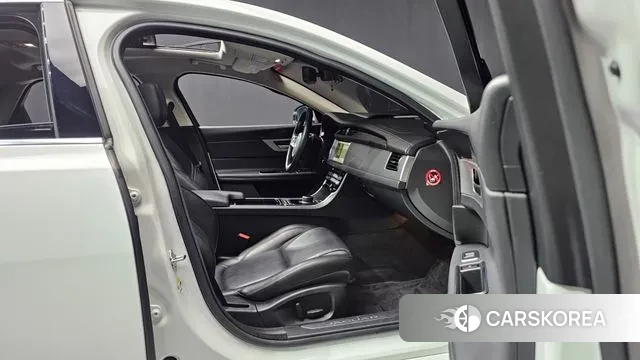 Jaguar XF (X260) 2018 Белый из Кореи, фото 2