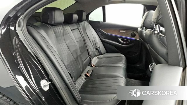 Mercedes-Benz E-Class W213 2018 Черный из Кореи, фото 2