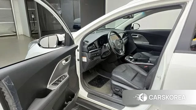 Kia Niro Plus 2022 Белый из Кореи, фото 2