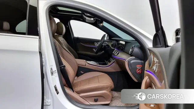 Mercedes-Benz E-Class W213 2021 Белый из Кореи, фото 2