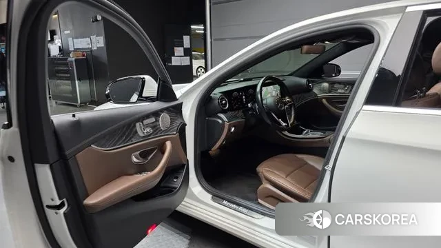 Mercedes-Benz E-Class W213 2022 Белый из Кореи, фото 2