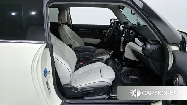 Mini Cooper S 2022 Жемчужный цвет из Кореи, фото 2