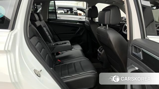 Volkswagen Tiguan second Generation 2021 Белый из Кореи, фото 2