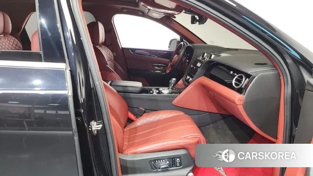 Bentley Bentayga 2018 Черный из Кореи, фото 2