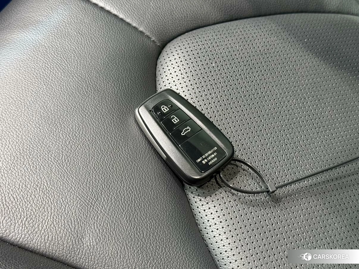 Toyota Camry 2021 Серебристо-серый из Китая, фото 2