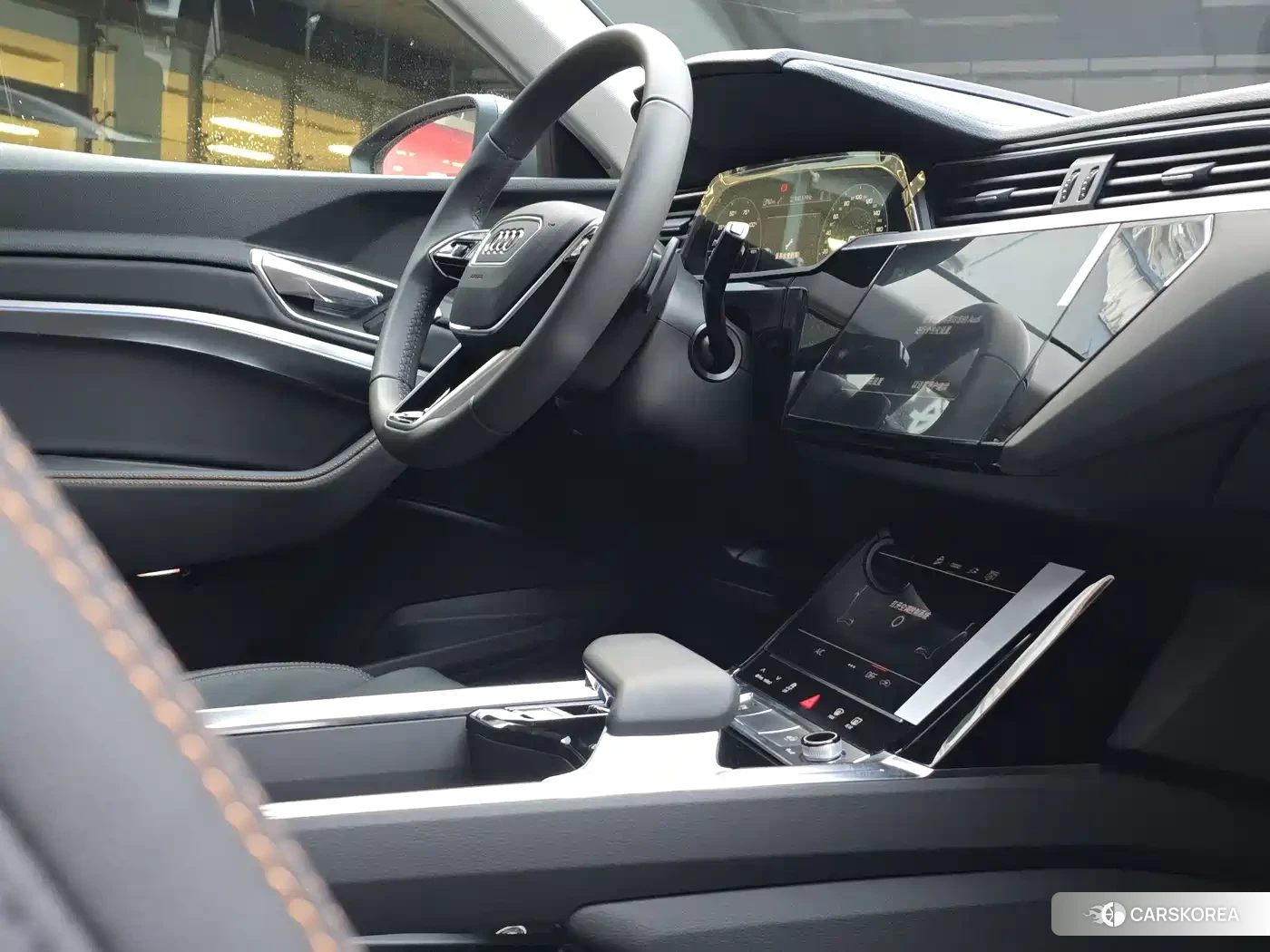 Audi e-tron 2026 Silver/gray из Китая, фото 2