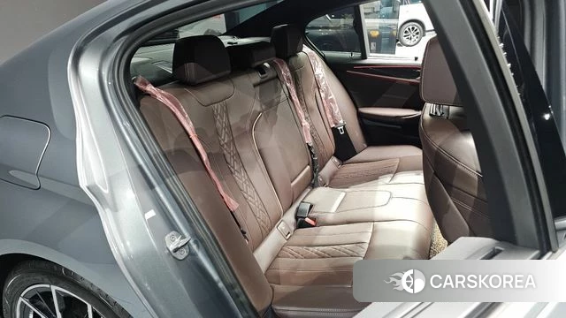 BMW 5 Series (G30) 2023 Серый из Кореи, фото 2