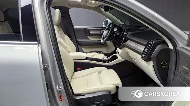 Volvo XC40 2022 Серебряный из Кореи, фото 2