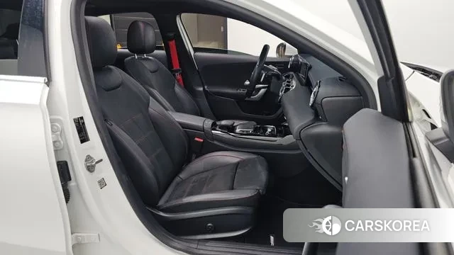 Mercedes-Benz A-Class W177 2021 Белый из Кореи, фото 2