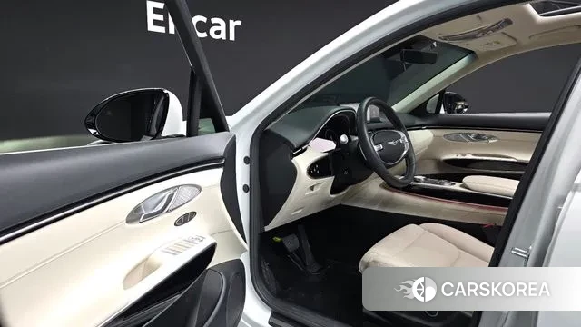 Genesis GV70 2023 Белый из Кореи, фото 2