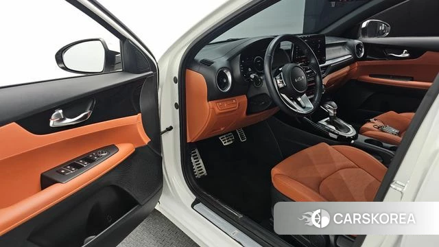 Kia The New K3 2nd generation 2024 Белый из Кореи, фото 2