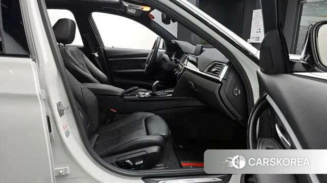 BMW 3 Series (F30) 2018 Белый из Кореи, фото 2