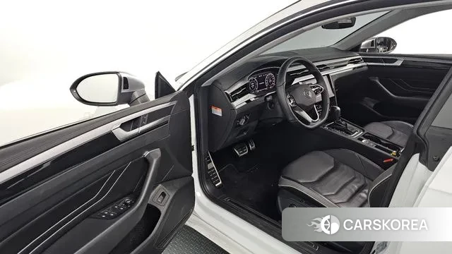 Volkswagen Arteon 2023 Белый из Кореи, фото 2