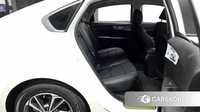 Kia The New K3 2nd generation 2022 Белый из Кореи, фото 2