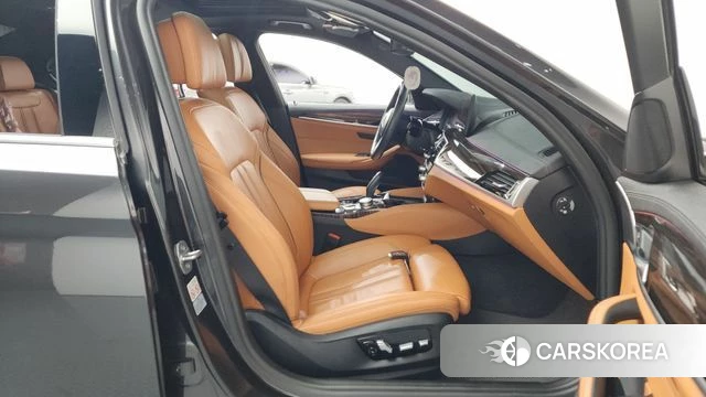 BMW 5 Series (G30) 2022 Серый из Кореи, фото 2