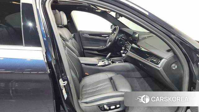 BMW 5 Series (G30) 2020 Черный из Кореи, фото 2